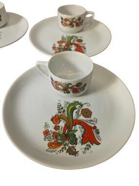 VTG Berggren Scandinavian Folk Art 13-Pc Round Snack Set & Trivet MCM